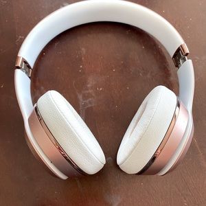 Rose Gold Beats Solo 3